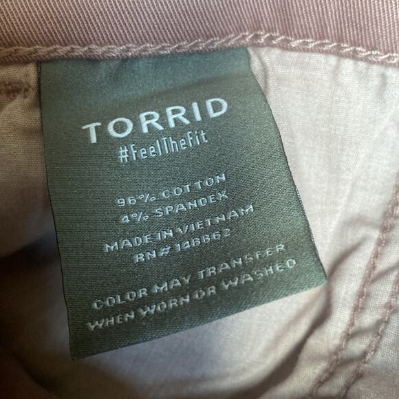 Torrid 3.5 Inch Pull-On Weekend Stretch Twill Short - Picture 9 of 10